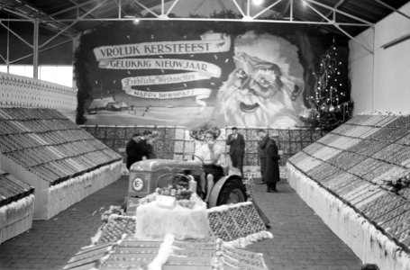 Kerstfruitveiling in Houten Overzicht van de veiling, Bestanddeelnr 913-2860