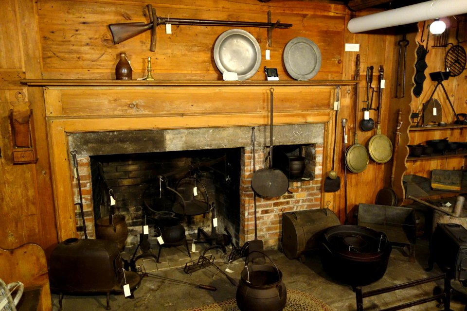 Kitchen display - Joseph Allen Skinner Museum - DSC07882