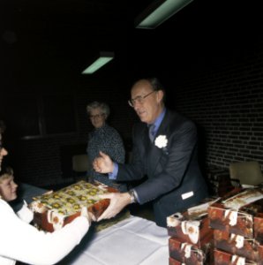 Kerstviering Koninklijke Familie en personeel 1977 Prins Bernhard, Bestanddeelnr 254-9942