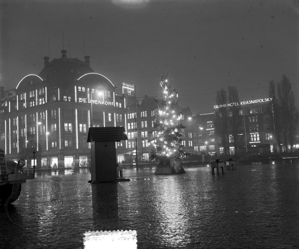 Kerststemming op Dam Amsterdam, Bestanddeelnr 906-1823