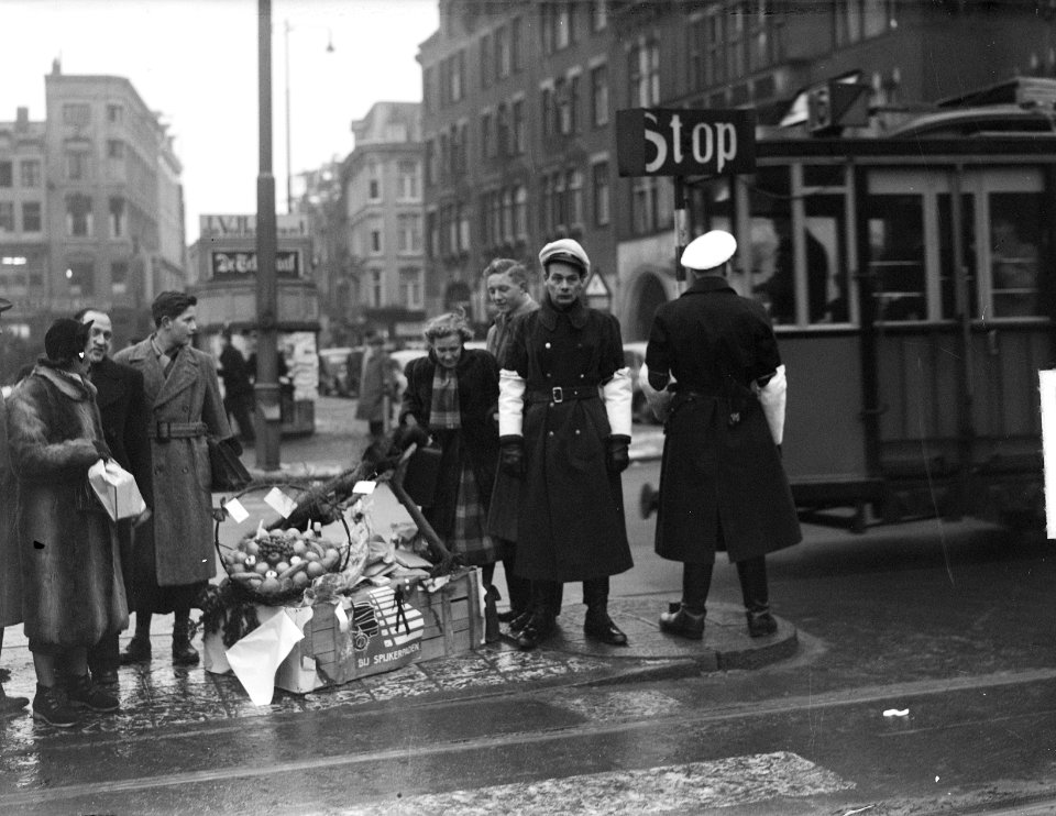 Kerstgeschenken voor verkeersagenten, Bestanddeelnr 904-3582