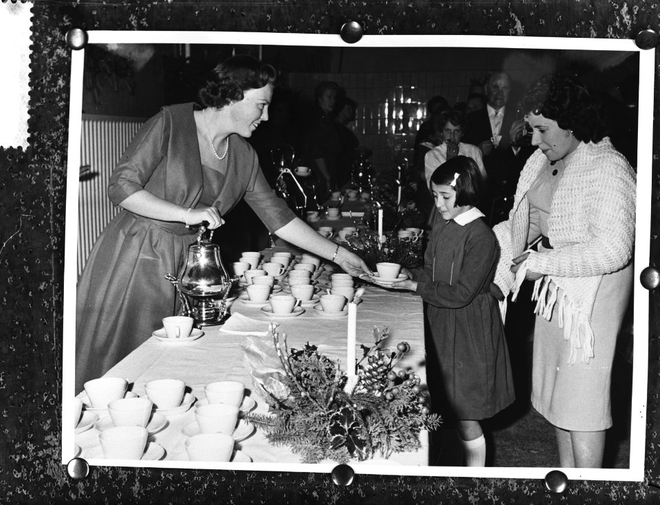Kerstviering met Koninklijke familie ten Paleize te Den Haag , Prinses Beatrix d, Bestanddeelnr 910-8940