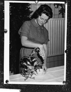 Kerstviering met Koninklijke familie ten Paleize te Den Haag , Prinses Irene sch, Bestanddeelnr 910-8939