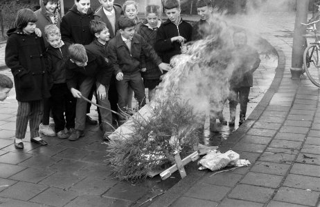 Kerstbomen verbranden in Amsterdam, Bestanddeelnr 910-9003