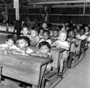 Kleuterklas op de Oranjeschool in Paramaribo, Bestanddeelnr 252-6216