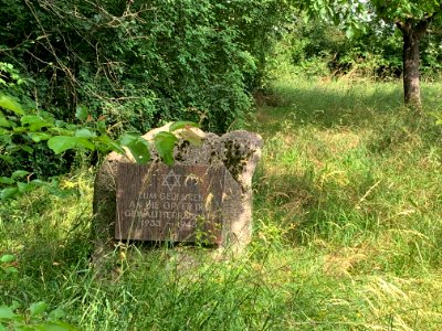 Klein-Karben, jüdischer Friedhof, Gedenkstein