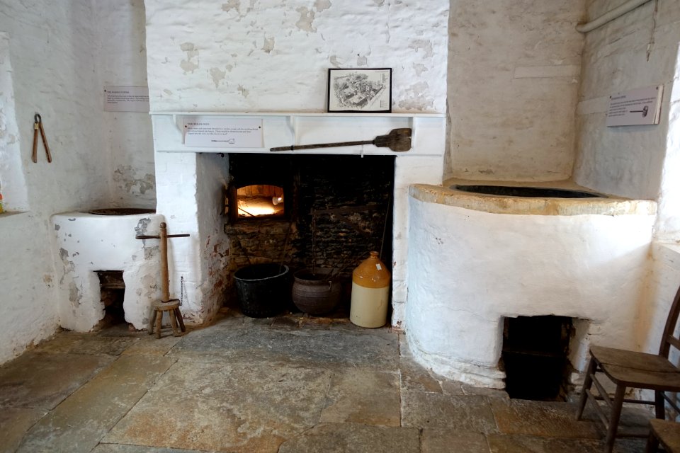 Kitchen - Kelmscott Manor - Oxfordshire, England - DSC00149