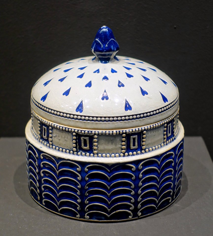 Kitchen container by Albin Muller, 1908-1912, earthenware - Museum Künstlerkolonie Darmstadt - Mathildenhöhe - Darmstadt, Germany - DSC06115