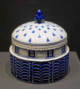 Kitchen container by Albin Muller, 1908-1912, earthenware - Museum Künstlerkolonie Darmstadt - Mathildenhöhe - Darmstadt, Germany - DSC06115