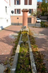 Klein-Karben, Peter-Geibel-Platz, Brunnen (1)