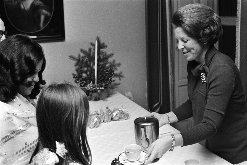 Kerstviering Koninklijke Familie en personeel op Huis ten Bosch beatrix, Bestanddeelnr 928-9490