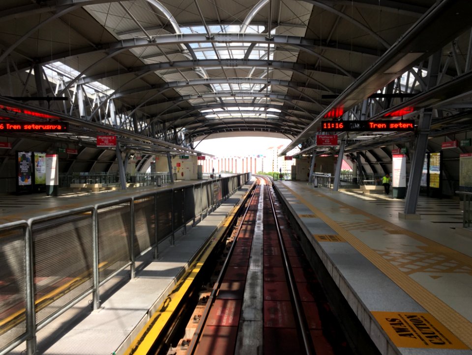 KJ Line Lembah Subang Platform 1