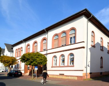 Klein-Karben, Rathausstraße 35 (1)