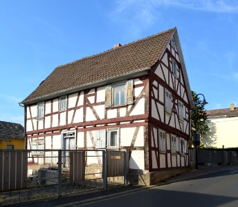 Klein-Karben, Dortelweiler Straße 1