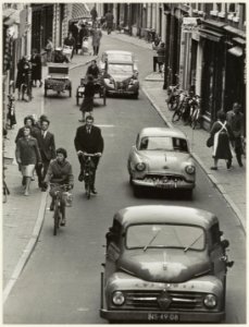 Kleine Houtstraat. Nabij de Gasthuispoort, ziende naar het zuiden. NL-HlmNHA 54010634