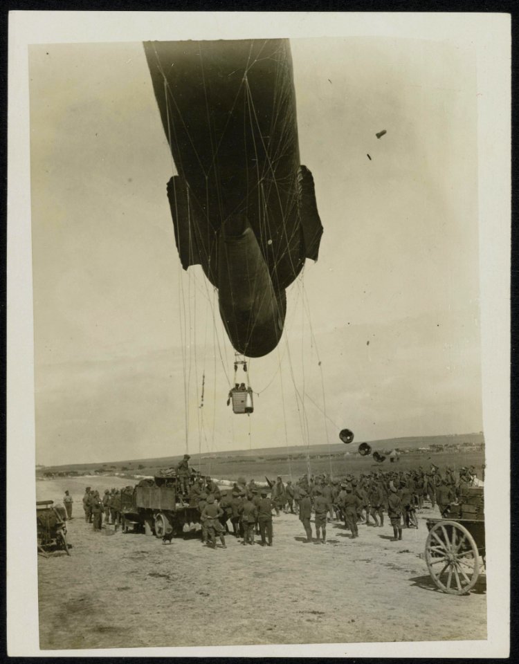 Kite balloon ascending 10716, Bestanddeelnr 158-0194