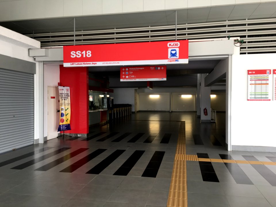 KJ Line SS18 Entrance Concourse 1