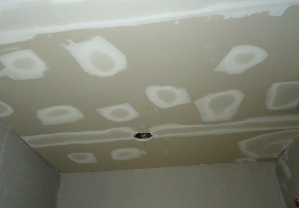 Kitchen renovation spackling to cover holes and tape between sheetrock boards