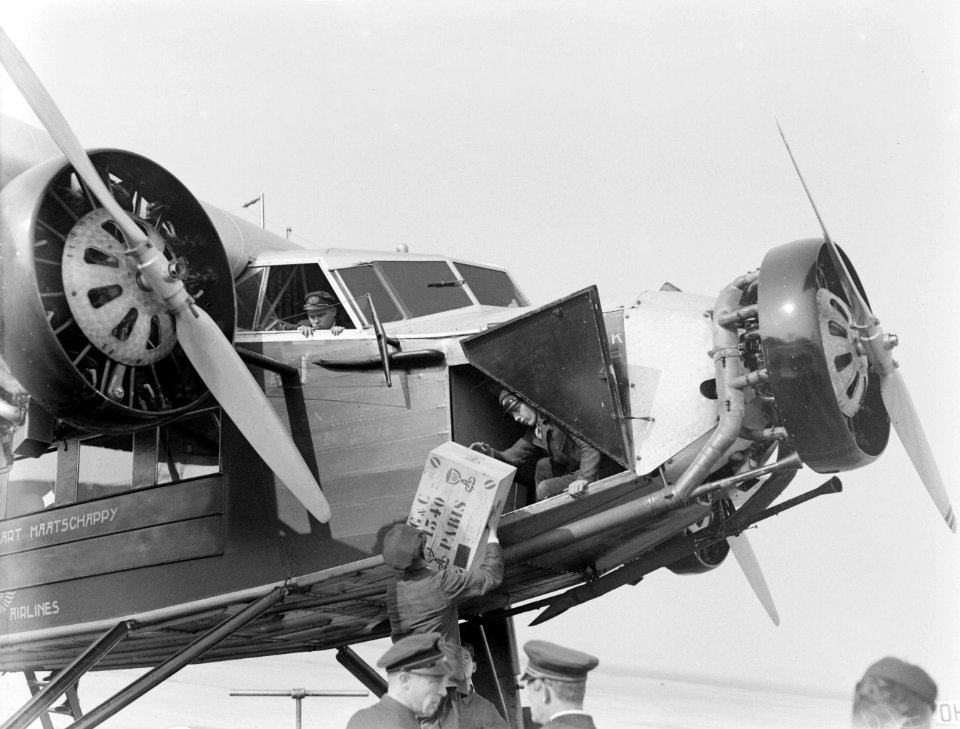 KLM vliegtuig op Schiphol, Bestanddeelnr 189-0841