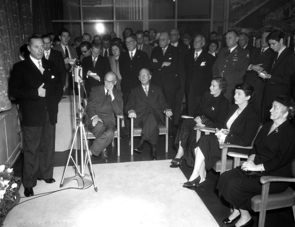 KLM onthulling Plesmanplaquette, Amsterdam., Bestanddeelnr 906-7722