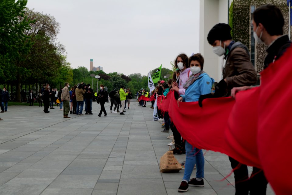 Klimaschutzgesetz human chain Berlin 2021-05-12 64