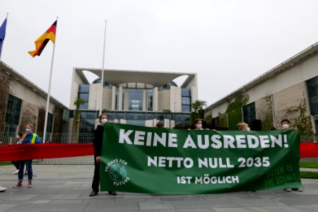 Klimaschutzgesetz human chain Berlin 2021-05-12 92