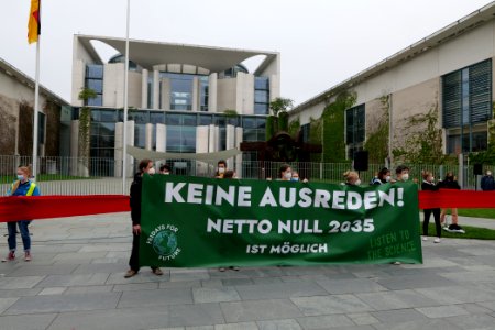 Klimaschutzgesetz human chain Berlin 2021-05-12 91