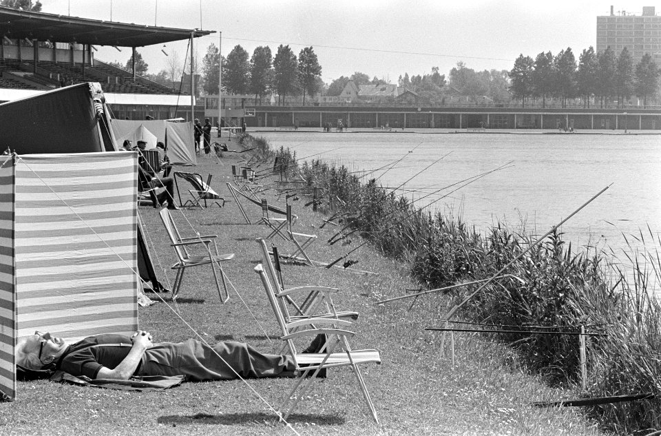 Klaar voor de start, alles staat gereed op de Bosbaan (visseizoen), Bestanddeelnr 919-2009