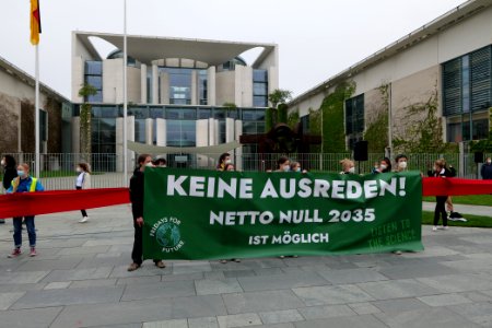 Klimaschutzgesetz human chain Berlin 2021-05-12 90