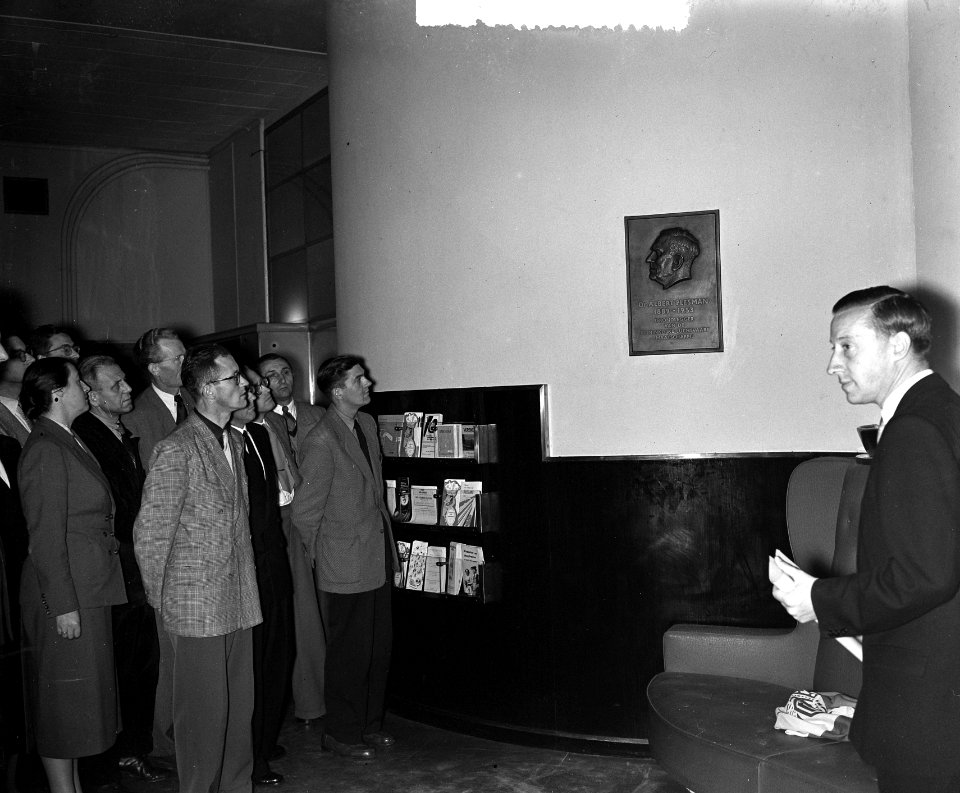 KLM onthulling Plesmanplaquette, Amsterdam, Bestanddeelnr 906-7720