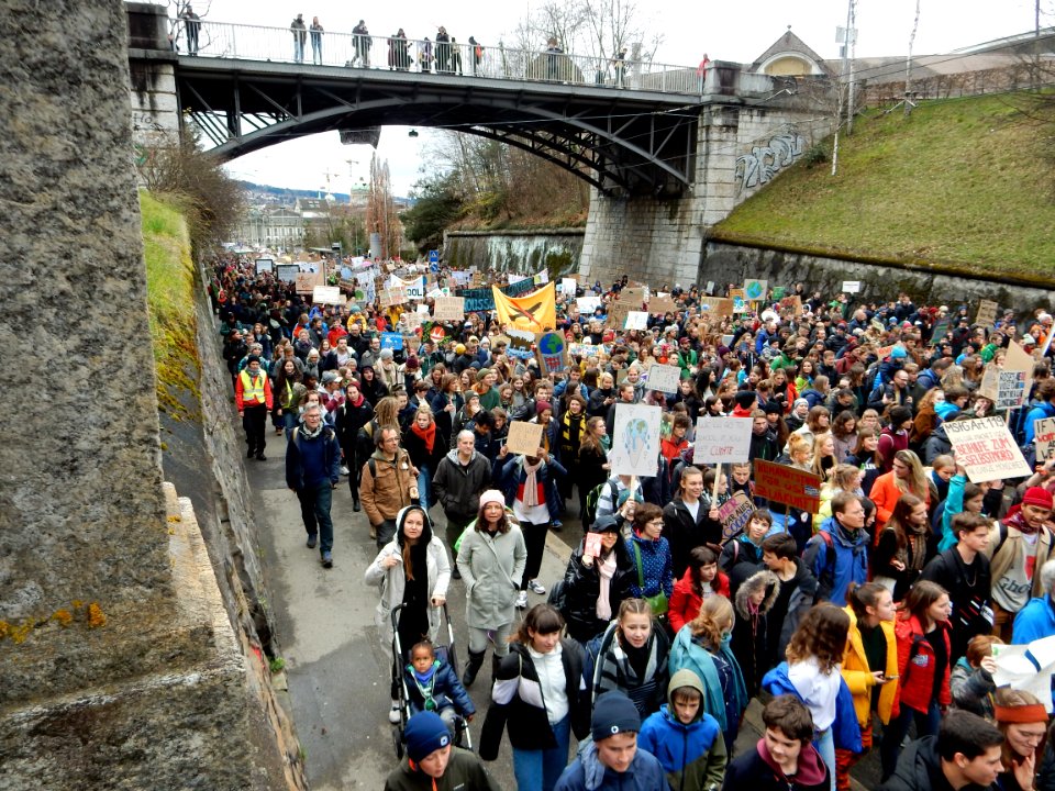 Klimastreikdemo Bern Kornhausbrücke