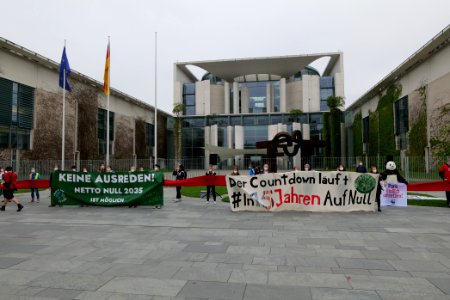 Klimaschutzgesetz human chain Berlin 2021-05-12 95