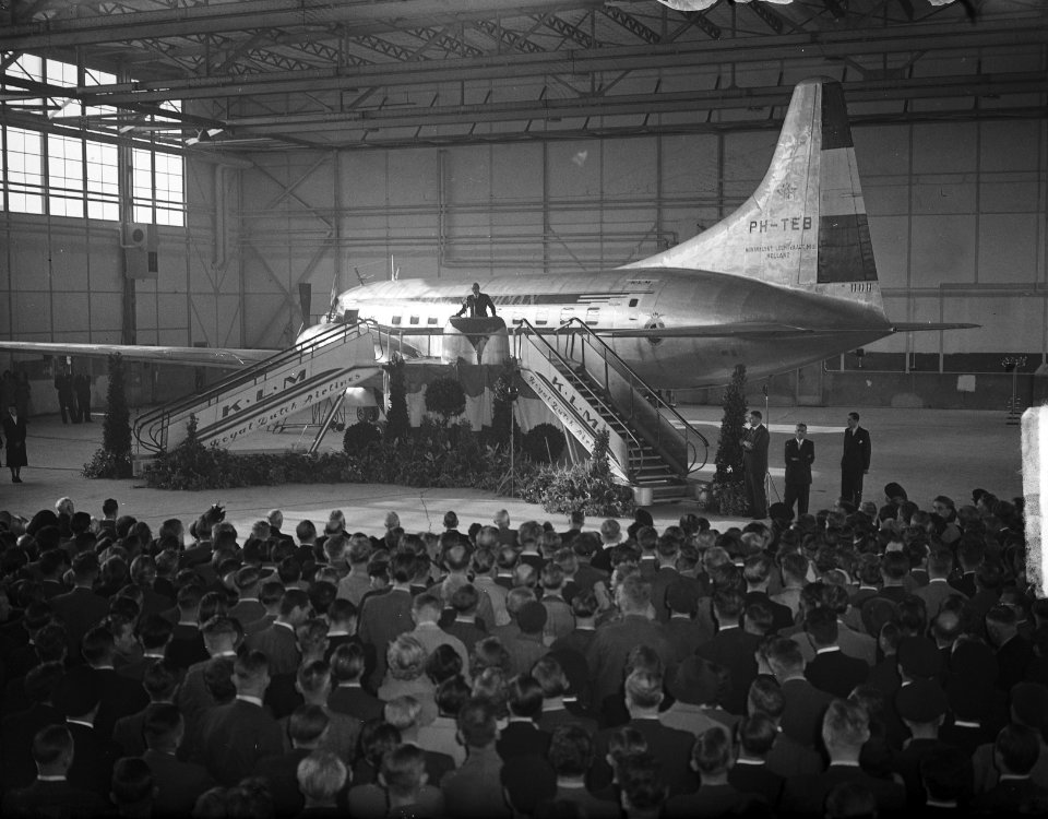 KLM-decoraties door Minister Spitzen op Schiphol, overzicht, Bestanddeelnr 903-6440