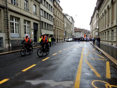 Klimastreikdemo Bern Polizei auf Fahrrad photo