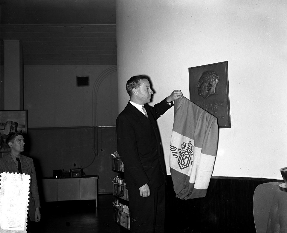 KLM onthulling Plesmanplaquette, Amsterdam, Bestanddeelnr 906-7718