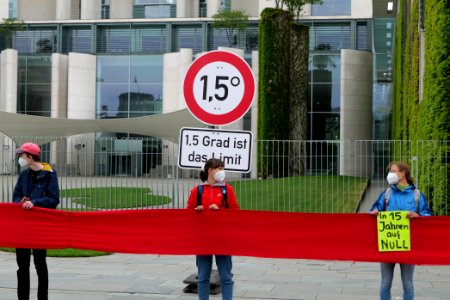Klimaschutzgesetz human chain Berlin 2021-05-12 67