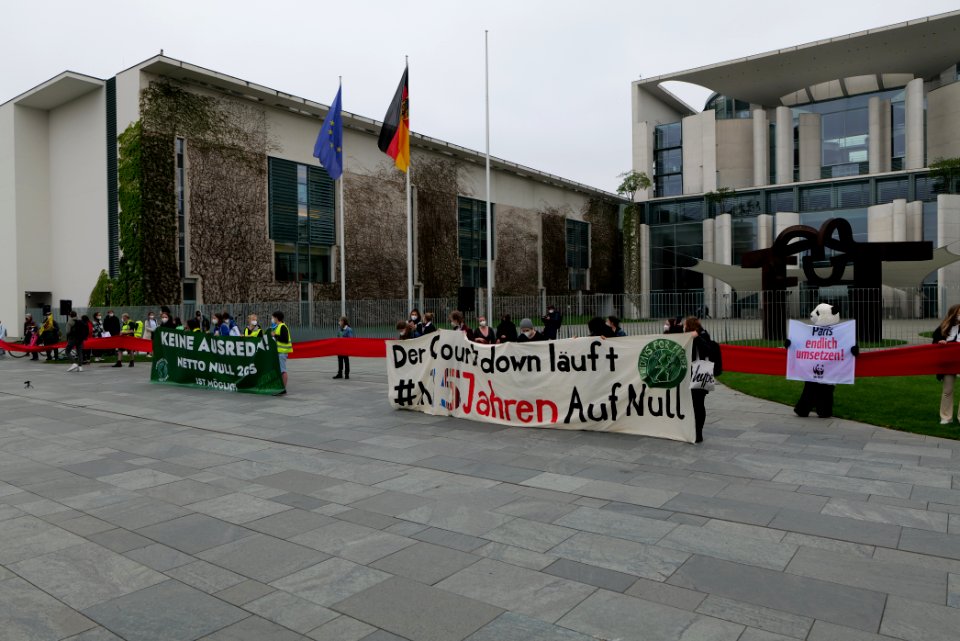 Klimaschutzgesetz human chain Berlin 2021-05-12 110