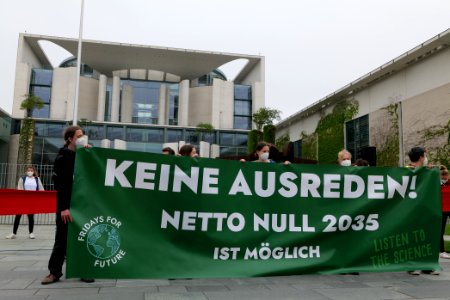 Klimaschutzgesetz human chain Berlin 2021-05-12 94