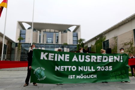 Klimaschutzgesetz human chain Berlin 2021-05-12 93