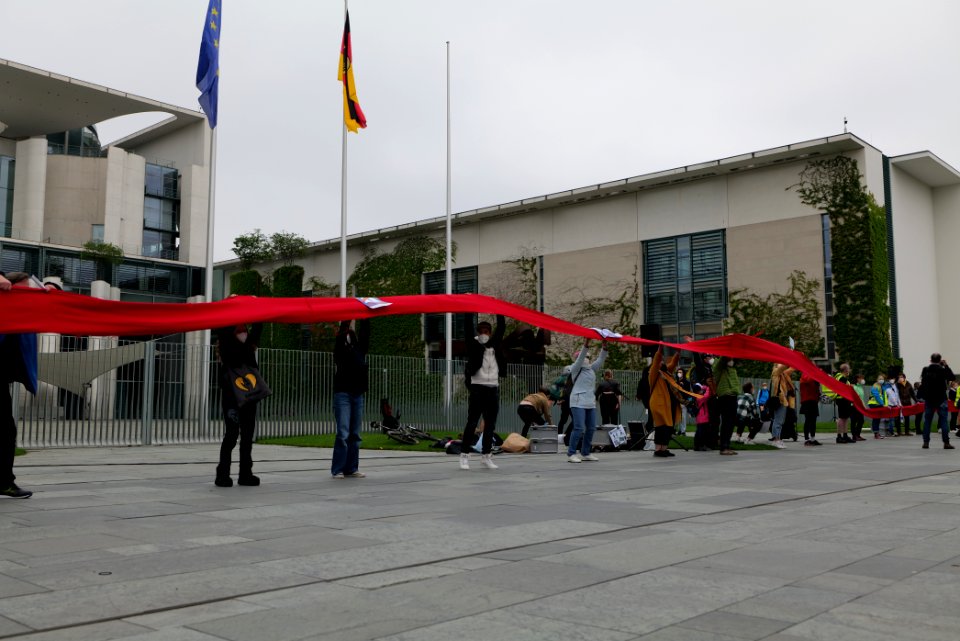 Klimaschutzgesetz human chain Berlin 2021-05-12 103