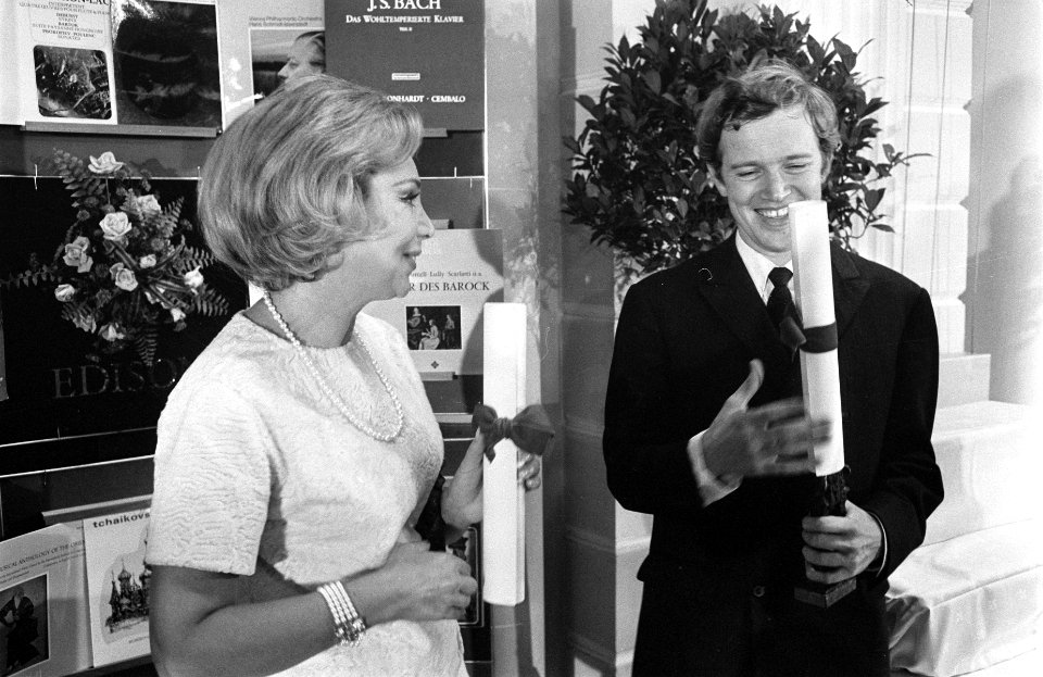 Klassieke Edisons 1969 uitgereikt Concertgebouw Amsterdam. 1a Neville Marrinier,, Bestanddeelnr 922-8387