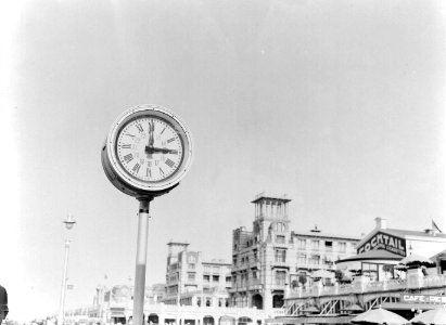 Klok op de boulevard in Scheveningen, Bestanddeelnr 189-0751