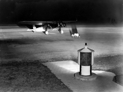 KLM postvliegtuig Havik op de landingsbaan op Schiphol, getrokken door een tra, Bestanddeelnr 189-0838