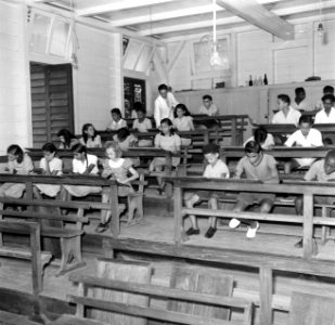 Klaslokaal in de Hendrik MULO-school in Paramaribo, Bestanddeelnr 252-6202