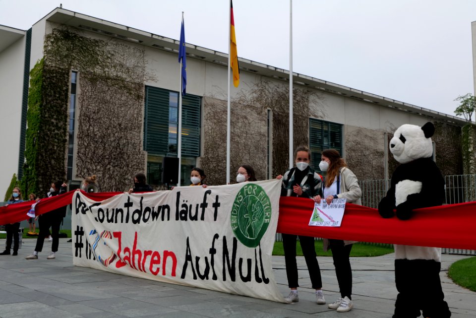 Klimaschutzgesetz human chain Berlin 2021-05-12 69