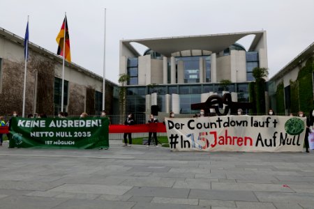 Klimaschutzgesetz human chain Berlin 2021-05-12 97