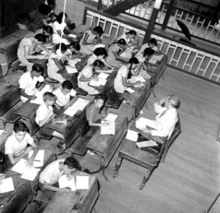 Klaslokaal in de Hendrik MULO-school in Paramaribo, Bestanddeelnr 252-6206