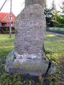 Klein Gottschow Gedenkstein 2