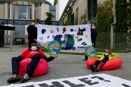 Klimaschutzgesetz human chain Berlin 2021-05-12 08
