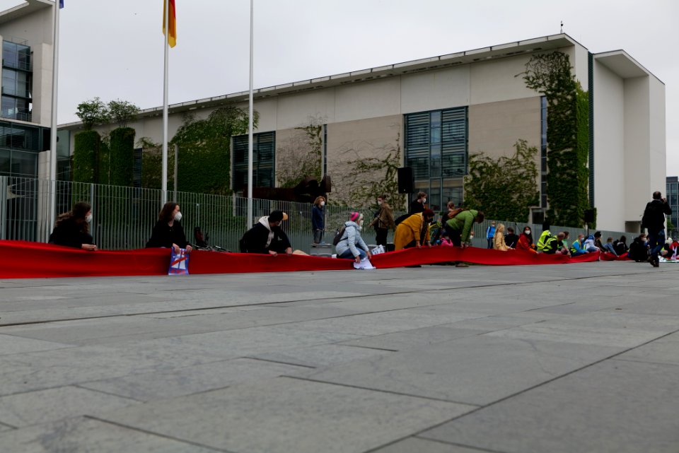 Klimaschutzgesetz human chain Berlin 2021-05-12 101